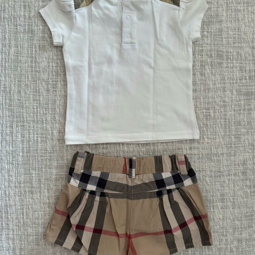 Burberry baby clothing set size 6 months like new