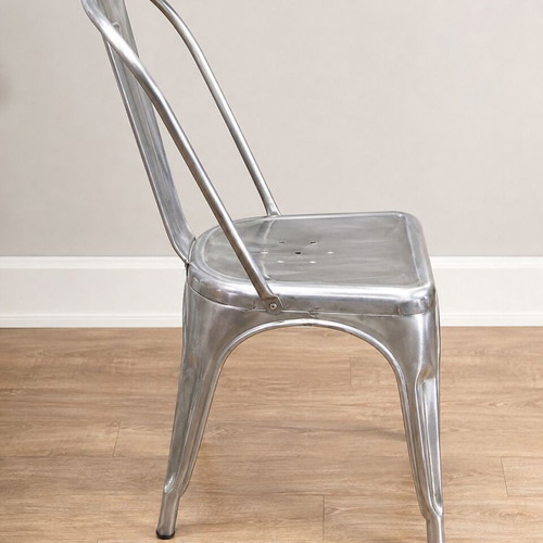 Outdoor and kitchen table with 6 metal chairs like new