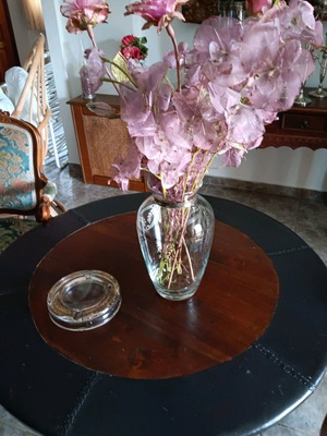 Decorative vases like new, crystal with gold leaf details