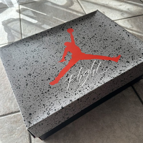 Jordan 4 Bread Reimagined sneakers like new, size 44.5, black and red