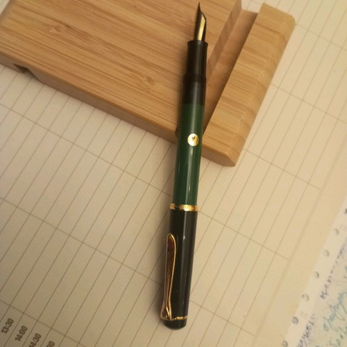 Pelikan M150 Fountain Pen Black Green Medium nib like new