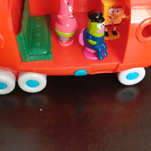 SpongeBob Submarine Vehicle like new with 3 figures