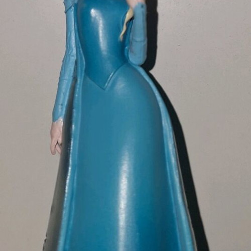 Elsa Frozen figure used in good condition