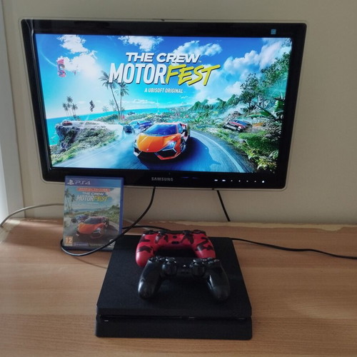 PlayStation 4 Slim 500GB σαν καινούργιο με The Crew Motorfest και 2 χειριστήρια