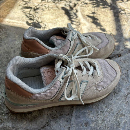 New Balance 574 athletic shoes like new, size 38, beige pink