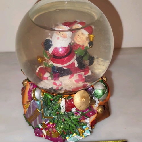 Christmas snow globe vintage used with wind-up music
