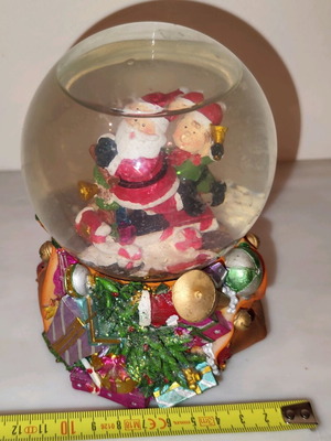 Christmas snow globe vintage used with wind-up music