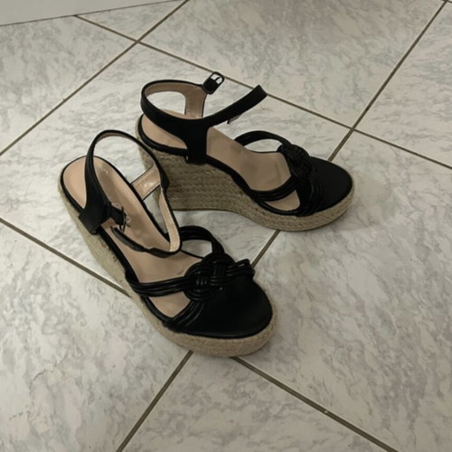 Platform sandals like new, black and beige, size 37