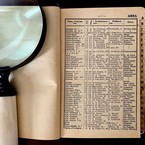 Old collectible Paris travel guide 1946 used, French
