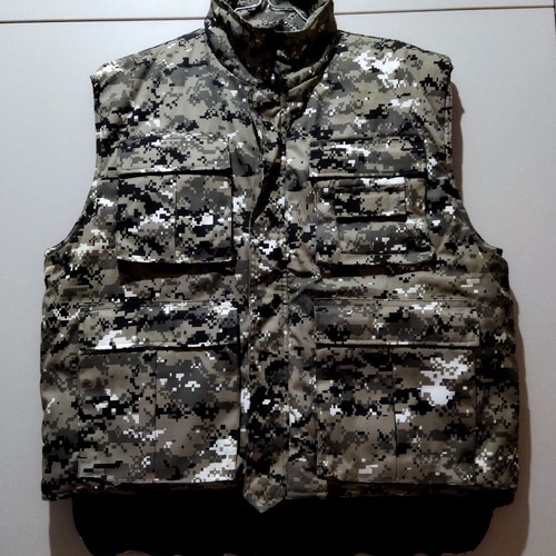 Camouflage hunting vest with cotton lining, size L