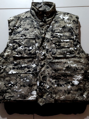 Camouflage hunting vest with cotton lining, size L