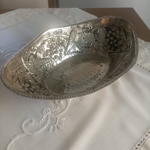 Silver-plated hammered fruit bowl like new