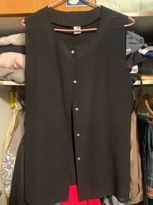 Sleeveless shirt like new, size L, black with pearl buttons
