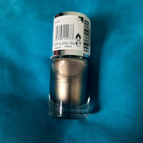 Revolution nail polish with holographic effect, shades Evil Queen and Pixie