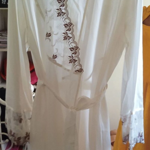 Satin set nightgown and robe like new, small, ivory color, excellent quality Elizabeth George
