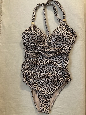 Victoria's Secret swimsuit like new, animal print, size M