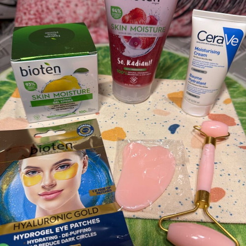 Facial Care Set complete, new with Bioten, Cerave, jade roller