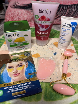 Facial Care Set complete, new with Bioten, Cerave, jade roller