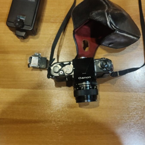 Canon F-1 vintage camera like new with flash and lens