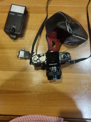 Canon F-1 vintage camera like new with flash and lens
