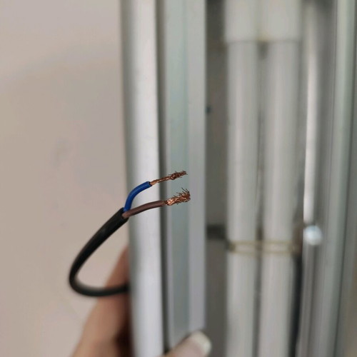 Fluorescent light for aquarium used, missing plug