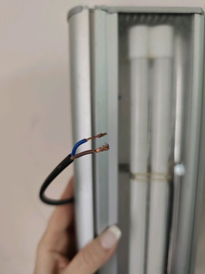 Fluorescent light for aquarium used, missing plug