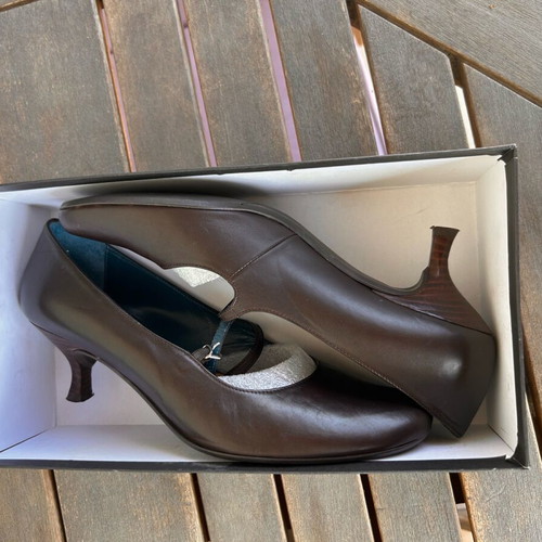 Petridis leather brown pumps with strap size 40 like new