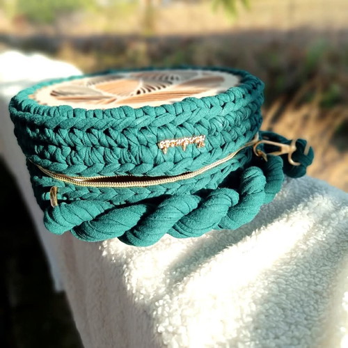 Wooden knitted handmade bag green new with gold chain