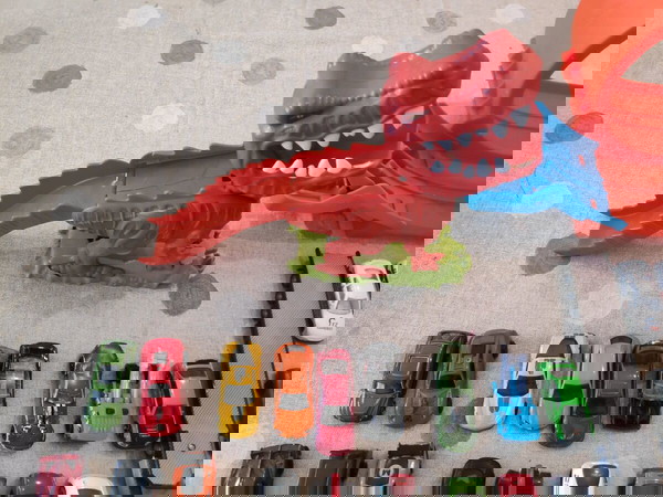 Super πακέτο με αυτοκινητάκια "Disney/pixar" και "Hotwheels" .