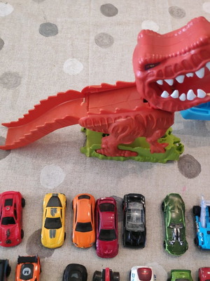 Super πακέτο με αυτοκινητάκια "Disney/pixar" και "Hotwheels" .