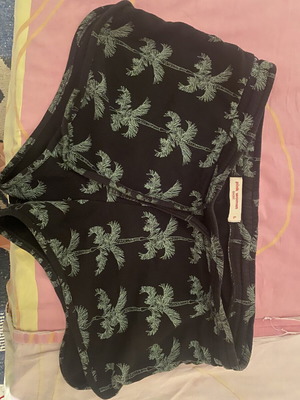 Pink Woman summer shorts like new, size L-XL, black and green