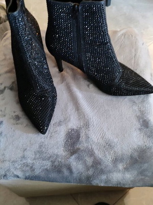 Bozikis ankle boots with rhinestones like new, size 40, black