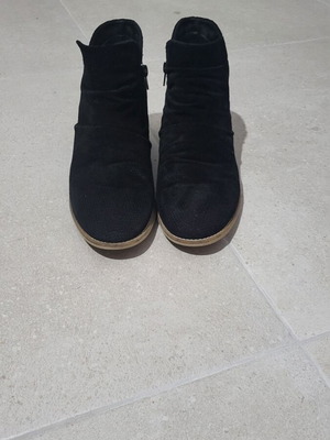 Tamaris suede ankle boots black like new size 39