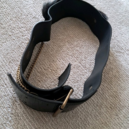 Rococo belt like new with chains and black fur