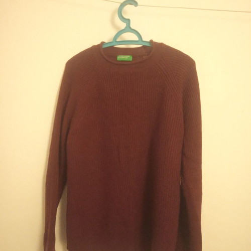 Benetton medium sweater new, dark burgundy