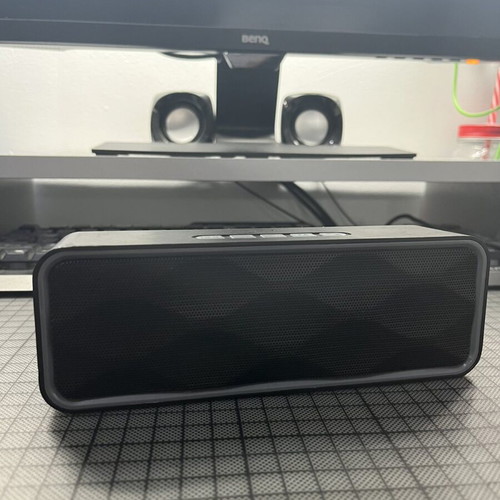 Bluetooth Speaker 4.2 like new, portable with Aux and Usb