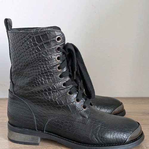 Pinko leather boots size 38 like new, black