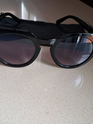 Women's sunglasses new, black