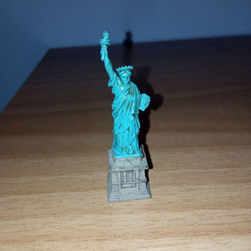 Statue of Liberty decorative small like new