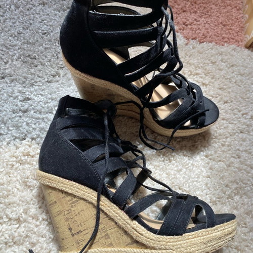 Platform shoes size 37 like new, black with laces