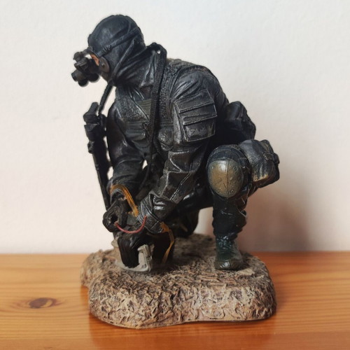 McFarlane Military Series 7 Army Special Forces Night Ops action figure