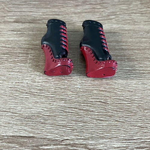 Monster High Toralei Wave 1 shoes used