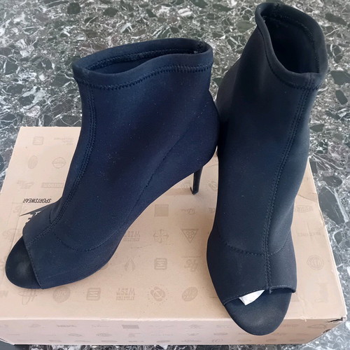 H&M black stretch fabric bootie size 40 like new