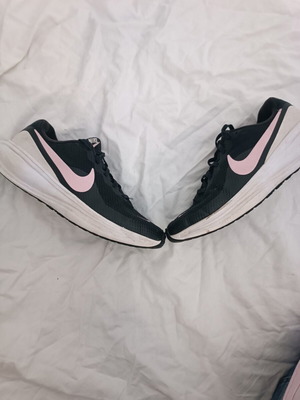 Nike women's athletic shoes size 40 like new, black and pink