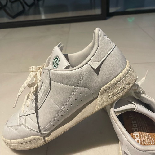 Adidas sneaker 42 2/3 used