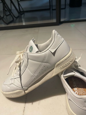 Adidas sneaker 42 2/3 used