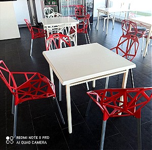 Πωλούνται 16 καρέκλες αλουμινίου μοντέρνες και 4 τραπέζια βακελίτη