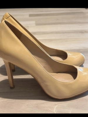 Kenneth Cole beige pumps size 38