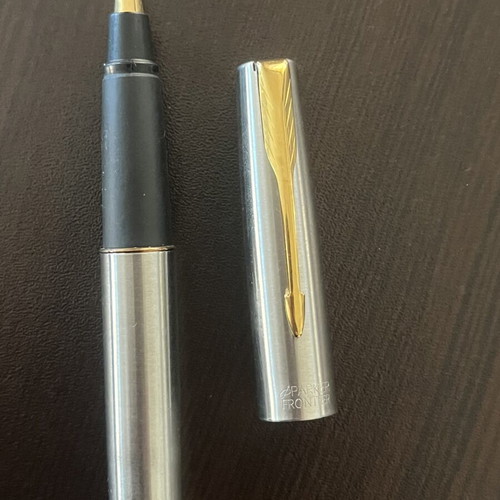 Parker Frontier Gold Trim Edition pen like new, silver finish