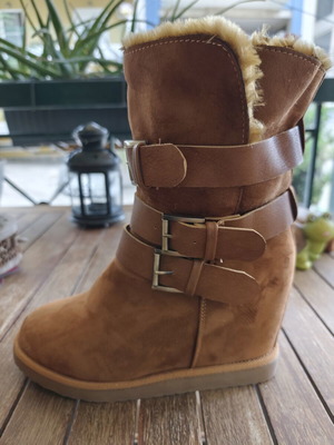 Super Mode Castor Boot with Inner Fur Size 38 Like New, Brown